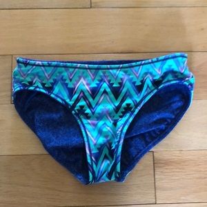 Reversible swim bottoms